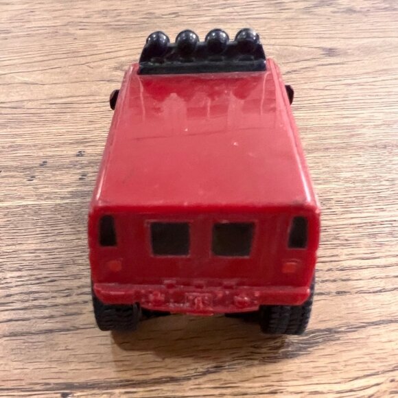 2006 Humvee McDonald's Red Hummer H1 4" Plastic Scale Model - Picture 5 of 6